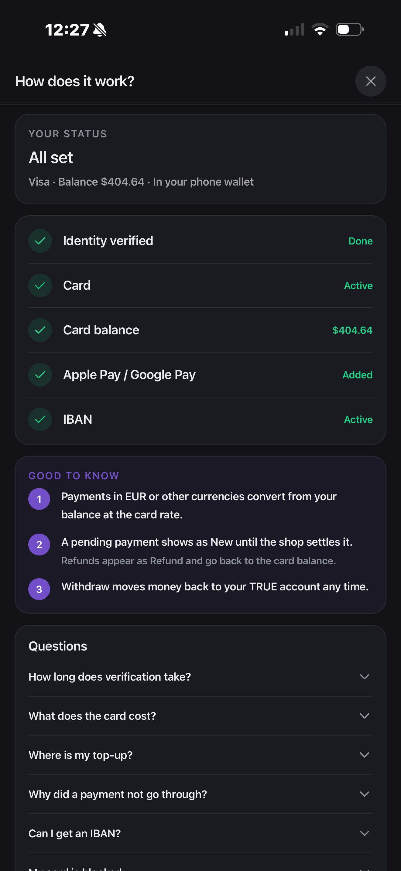 Экран статуса карты: личность подтверждена, карта активна, баланс карты, Apple Pay и Google Pay добавлены, IBAN активен, с пояснениями, как работают платежи, ожидающие списания и выводы.